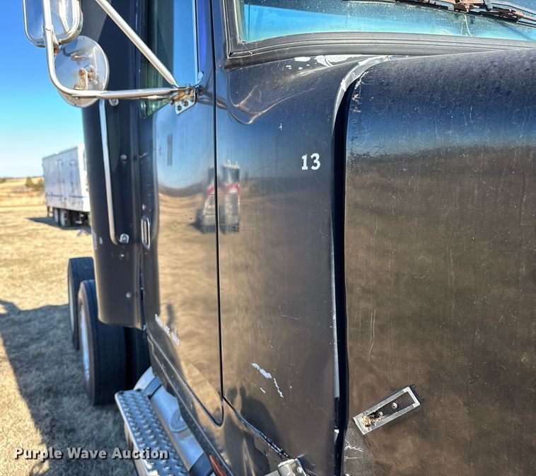 image for item DX3900 1989 White GMC semi truck