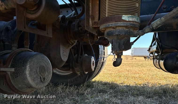 image for item DX3900 1989 White GMC semi truck