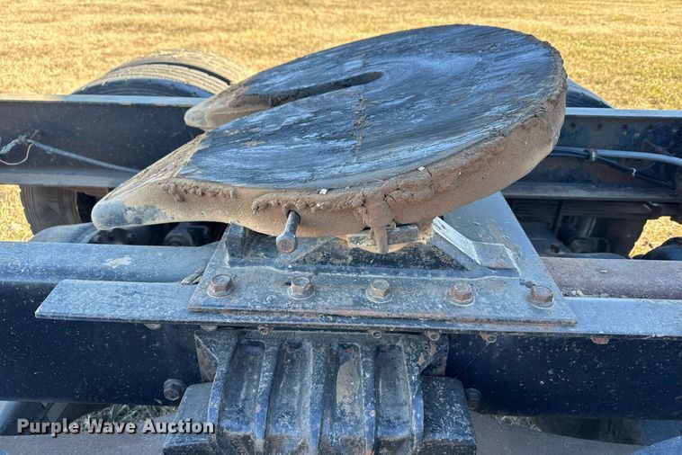 image for item DX3900 1989 White GMC semi truck