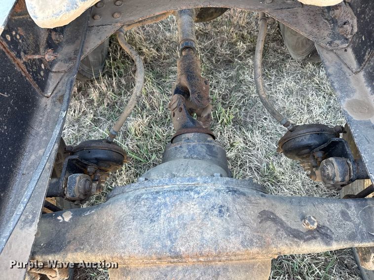 image for item DX3900 1989 White GMC semi truck