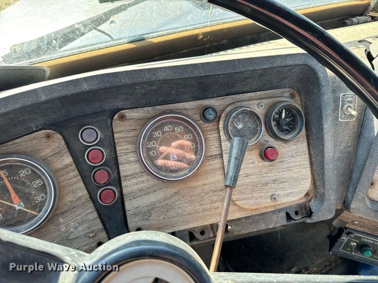 image for item DX3900 1989 White GMC semi truck