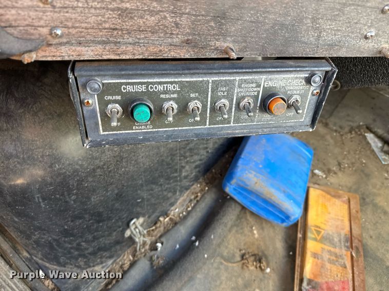 image for item DX3900 1989 White GMC semi truck