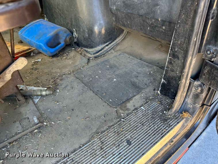 image for item DX3900 1989 White GMC semi truck