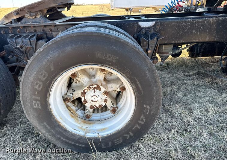 image for item DX3900 1989 White GMC semi truck