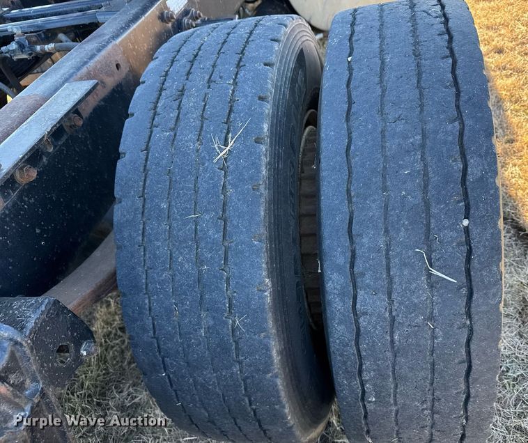 image for item DX3900 1989 White GMC semi truck