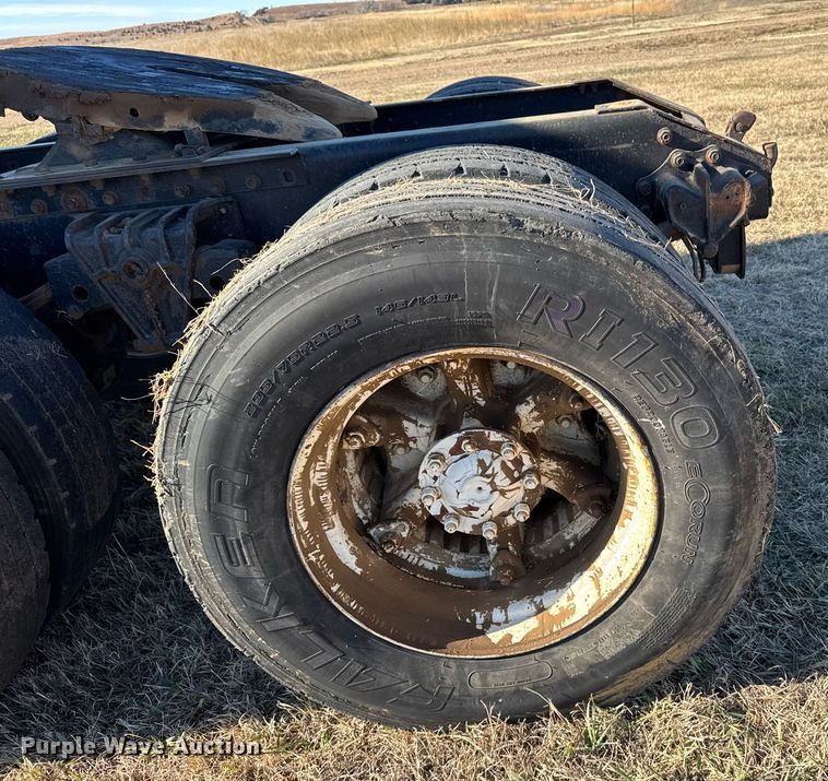 image for item DX3900 1989 White GMC semi truck