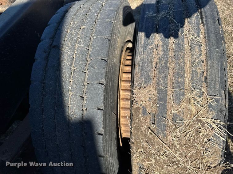 image for item DX3900 1989 White GMC semi truck