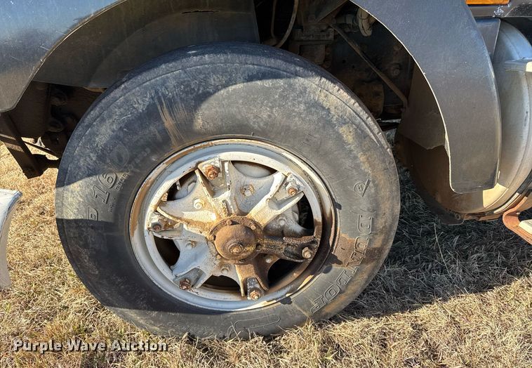 image for item DX3900 1989 White GMC semi truck