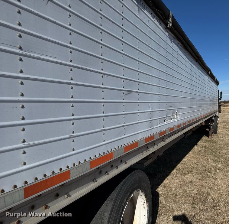 image for item DX3901 1992 Wilson DWH-200 grain trailer