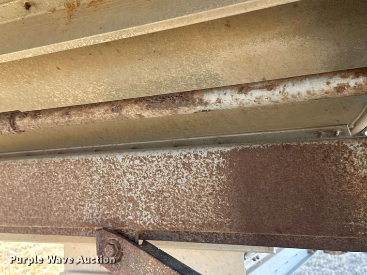 image for item DX3901 1992 Wilson DWH-200 grain trailer