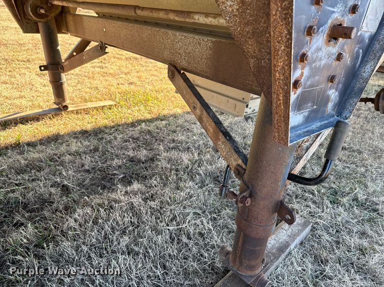 image for item DX3901 1992 Wilson DWH-200 grain trailer