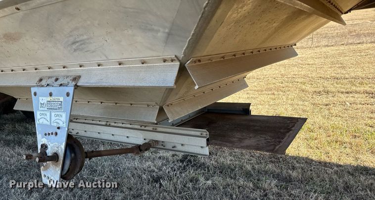 image for item DX3901 1992 Wilson DWH-200 grain trailer
