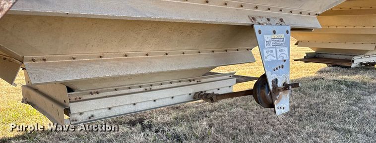 image for item DX3901 1992 Wilson DWH-200 grain trailer