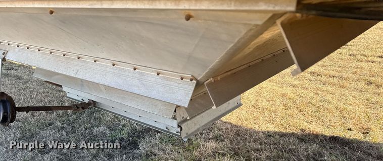 image for item DX3901 1992 Wilson DWH-200 grain trailer