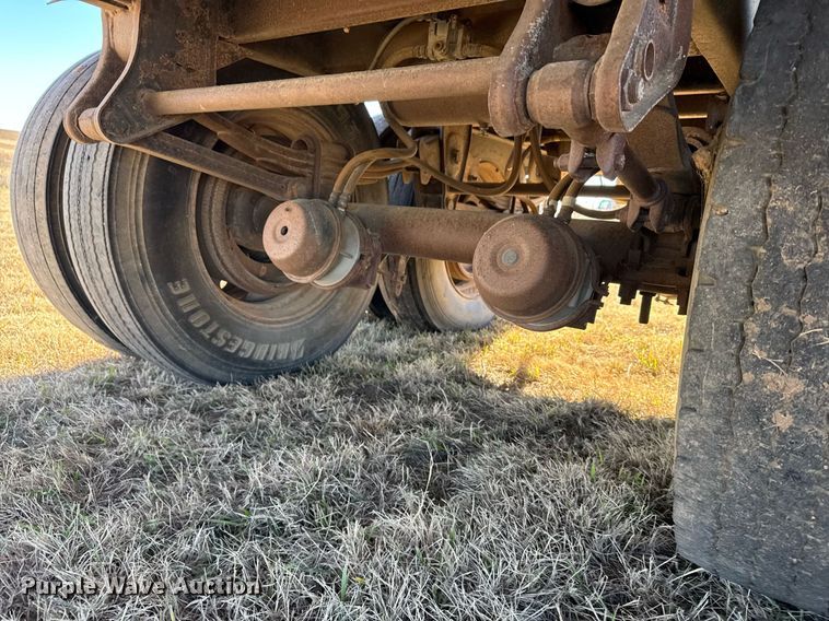 image for item DX3901 1992 Wilson DWH-200 grain trailer