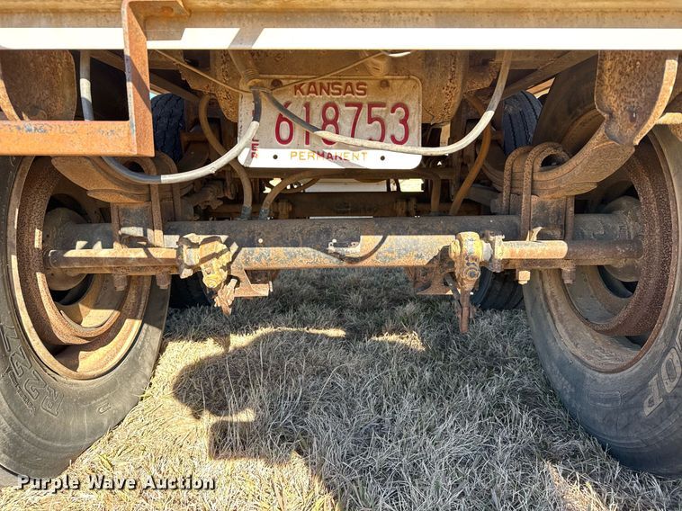 image for item DX3901 1992 Wilson DWH-200 grain trailer