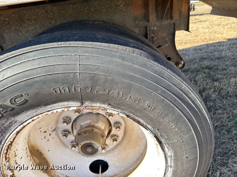 image for item DX3901 1992 Wilson DWH-200 grain trailer