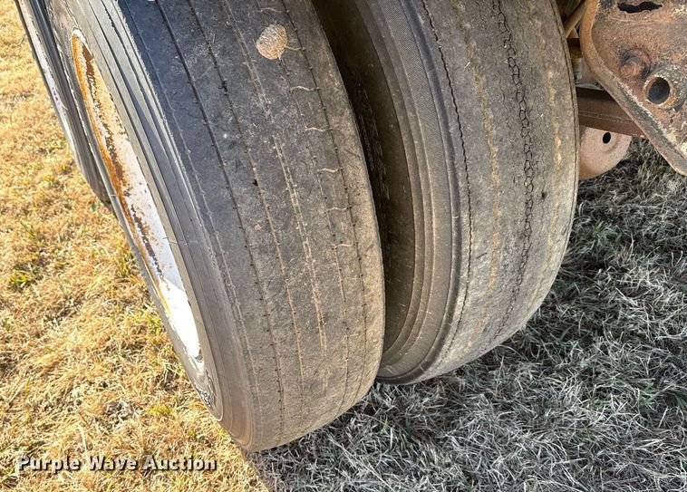 image for item DX3901 1992 Wilson DWH-200 grain trailer