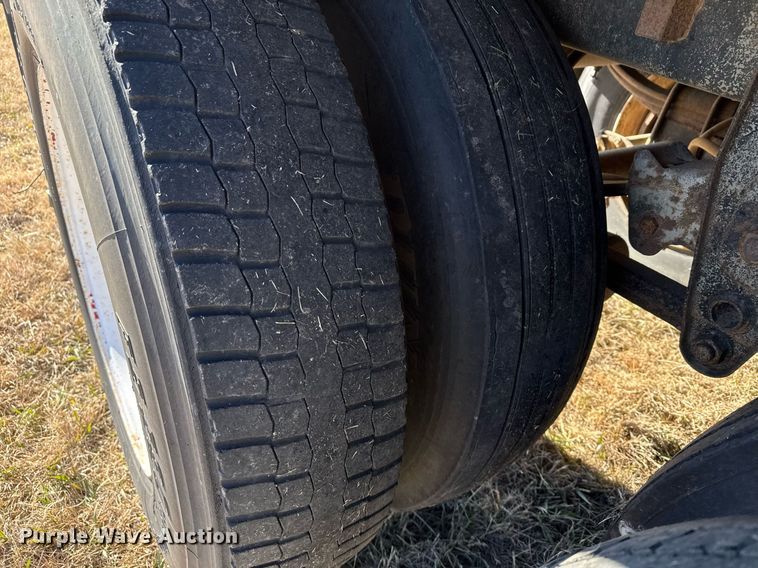 image for item DX3901 1992 Wilson DWH-200 grain trailer