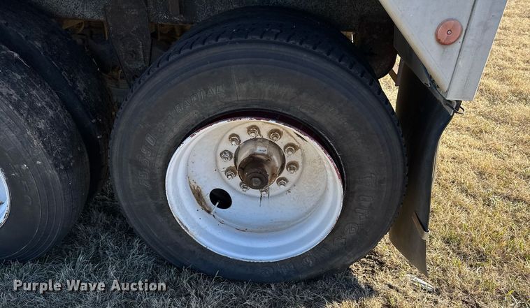 image for item DX3901 1992 Wilson DWH-200 grain trailer