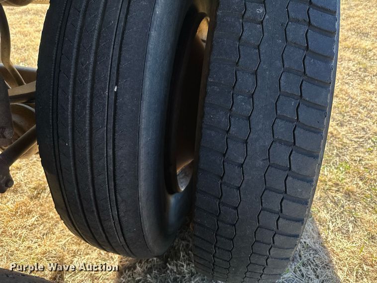 image for item DX3901 1992 Wilson DWH-200 grain trailer