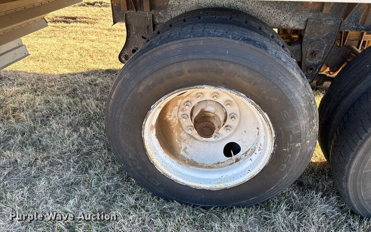 image for item DX3901 1992 Wilson DWH-200 grain trailer