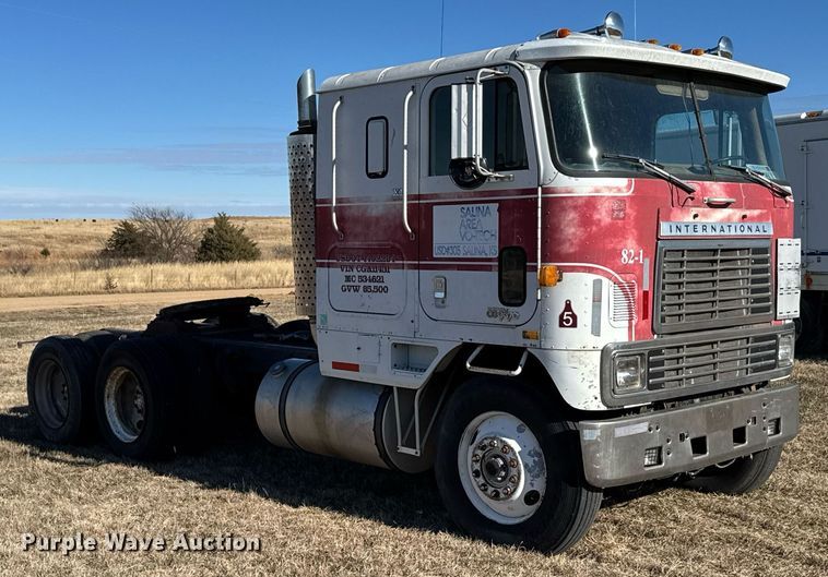 image for item DX3903 1982 International COF 9670 semi truck