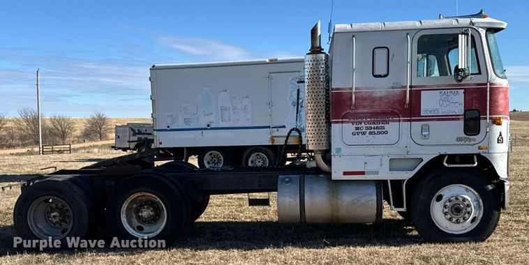 image for item DX3903 1982 International COF 9670 semi truck
