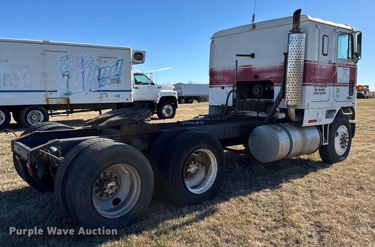 image for item DX3903 1982 International COF 9670 semi truck