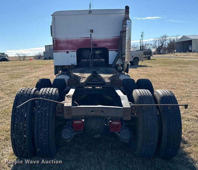 image for item DX3903 1982 International COF 9670 semi truck