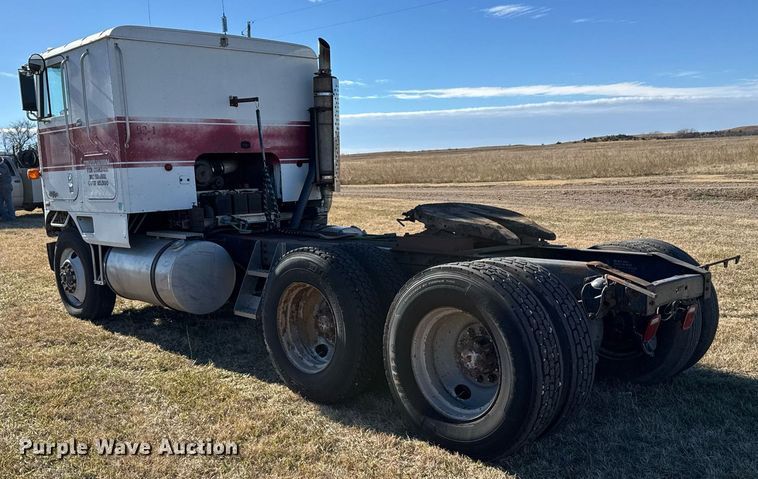 image for item DX3903 1982 International COF 9670 semi truck