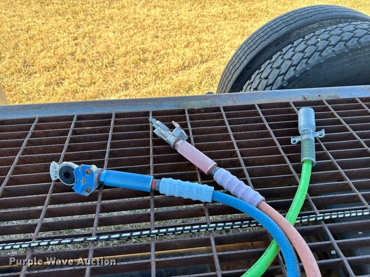 image for item DX3903 1982 International COF 9670 semi truck