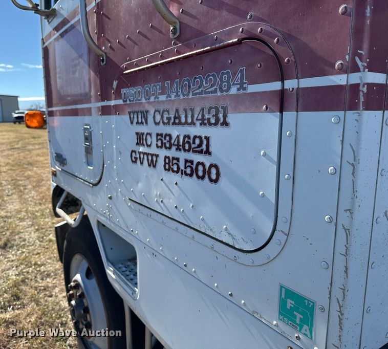 image for item DX3903 1982 International COF 9670 semi truck