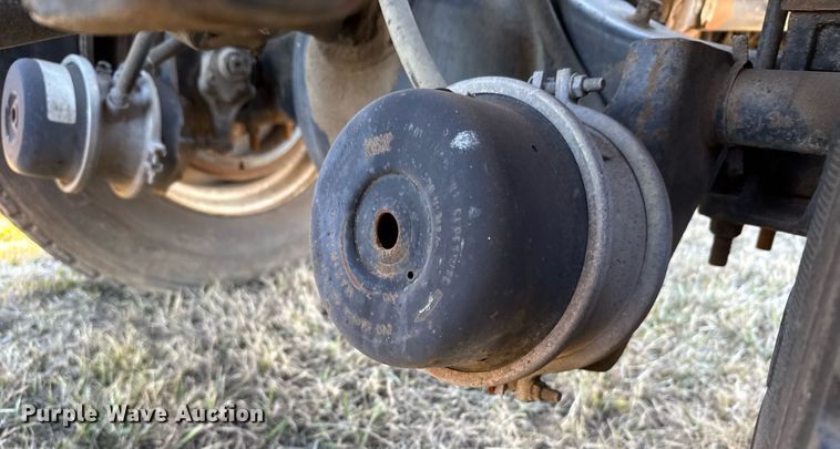 image for item DX3903 1982 International COF 9670 semi truck