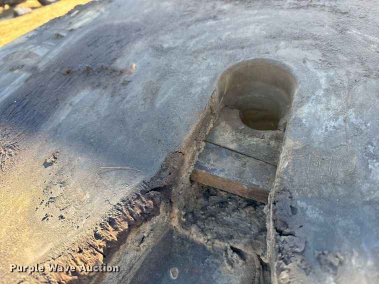 image for item DX3903 1982 International COF 9670 semi truck