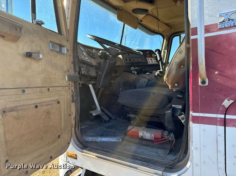 image for item DX3903 1982 International COF 9670 semi truck