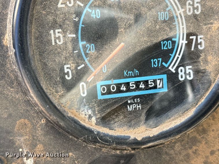 image for item DX3903 1982 International COF 9670 semi truck