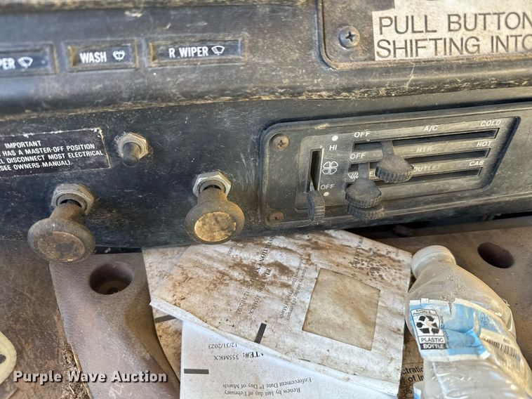 image for item DX3903 1982 International COF 9670 semi truck