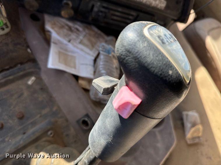 image for item DX3903 1982 International COF 9670 semi truck