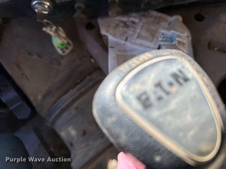 image for item DX3903 1982 International COF 9670 semi truck