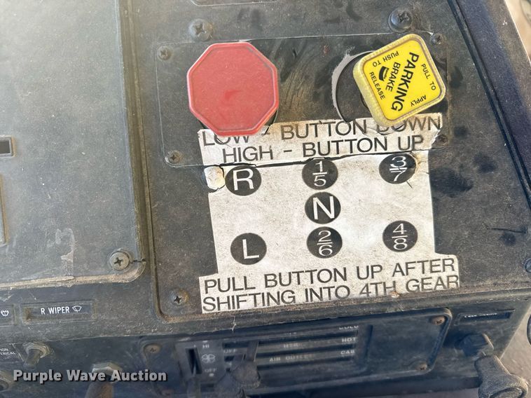 image for item DX3903 1982 International COF 9670 semi truck