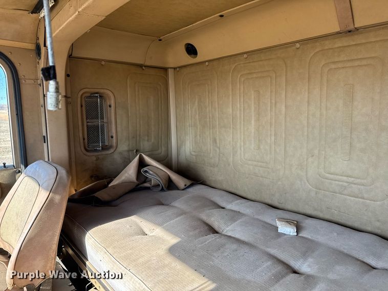 image for item DX3903 1982 International COF 9670 semi truck