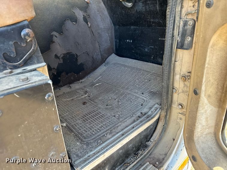 image for item DX3903 1982 International COF 9670 semi truck