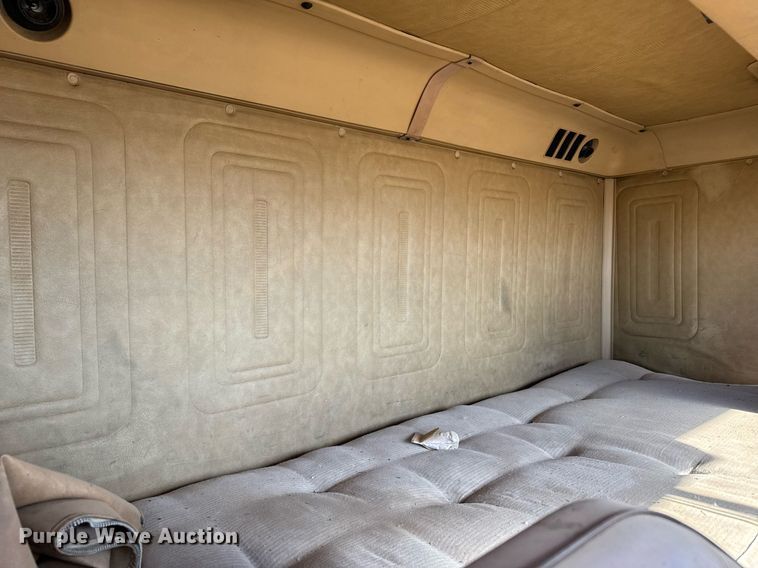 image for item DX3903 1982 International COF 9670 semi truck