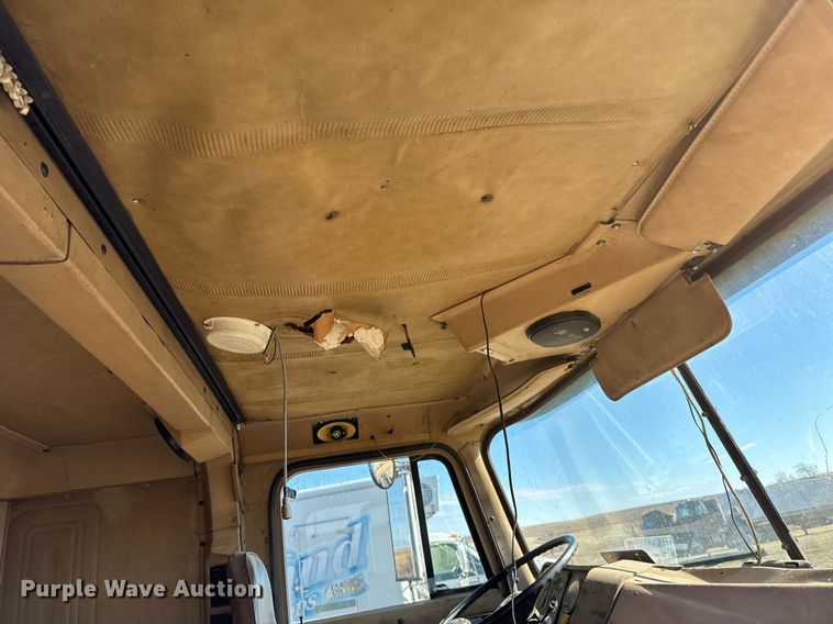 image for item DX3903 1982 International COF 9670 semi truck