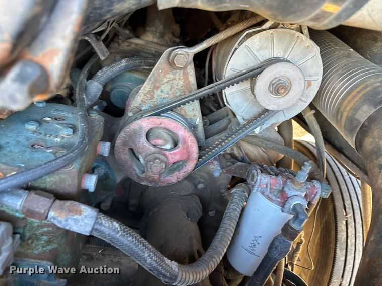 image for item DX3903 1982 International COF 9670 semi truck