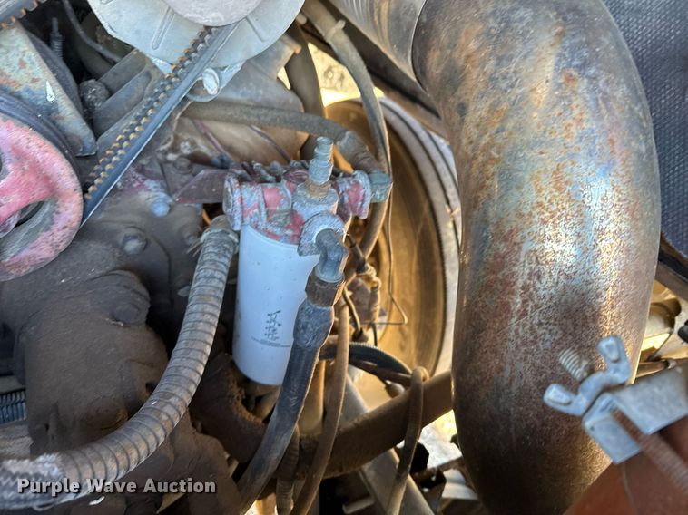 image for item DX3903 1982 International COF 9670 semi truck