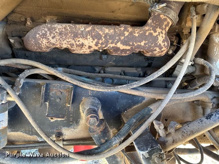 image for item DX3903 1982 International COF 9670 semi truck