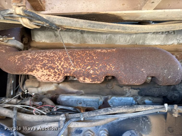 image for item DX3903 1982 International COF 9670 semi truck