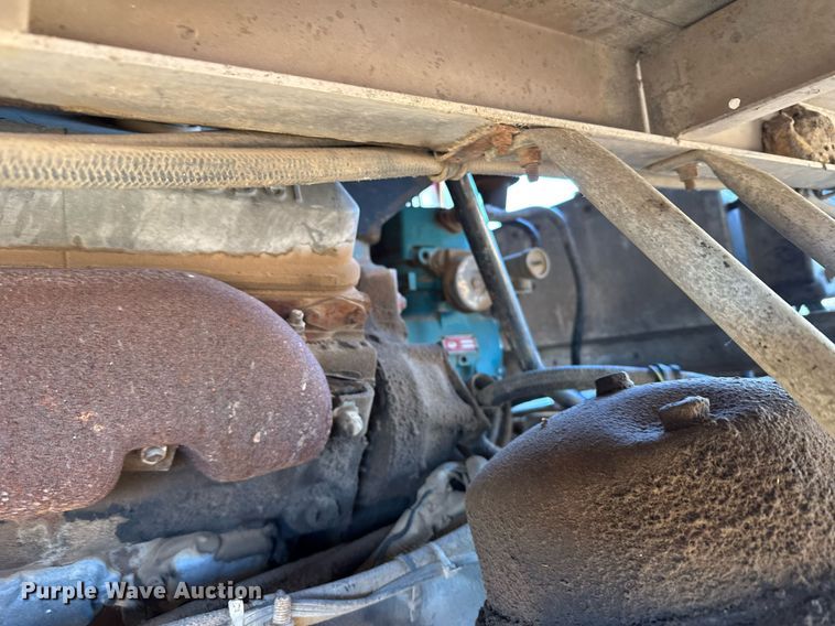 image for item DX3903 1982 International COF 9670 semi truck